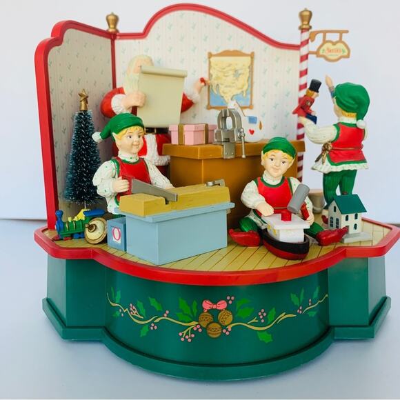 Vintage Animated Musical Santa's Workshop - Picture 8 of 15